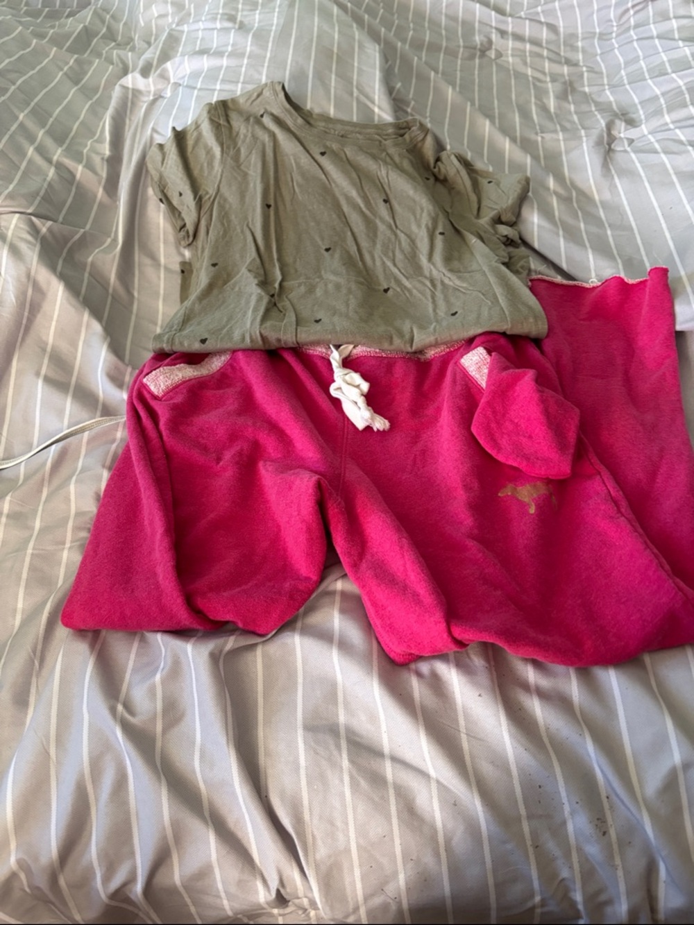 Casual Olive Green Tee with Hot Pink Lounge pants!